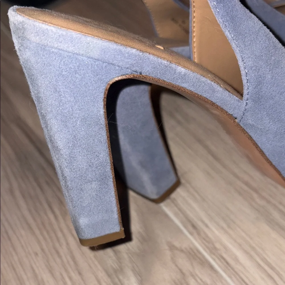 Banana Republic Blue Suede Heels with Bow Detail. Worn 3 times like new - Picture 4 of 9